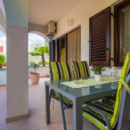 Appartamento By The Sea Punat, Krk - 17857 *